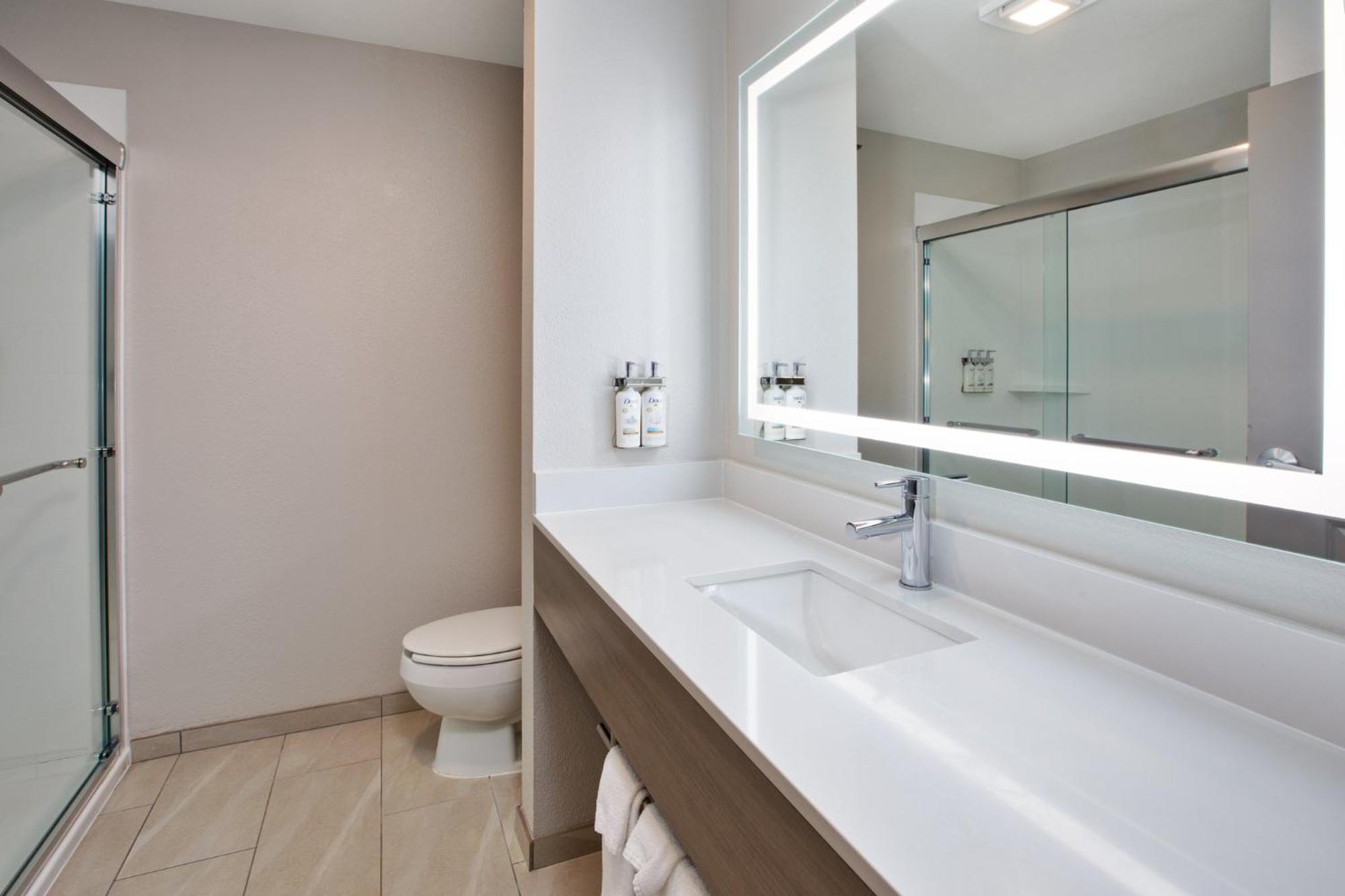 Holiday Inn Express Fremont By Ihg Екстериор снимка