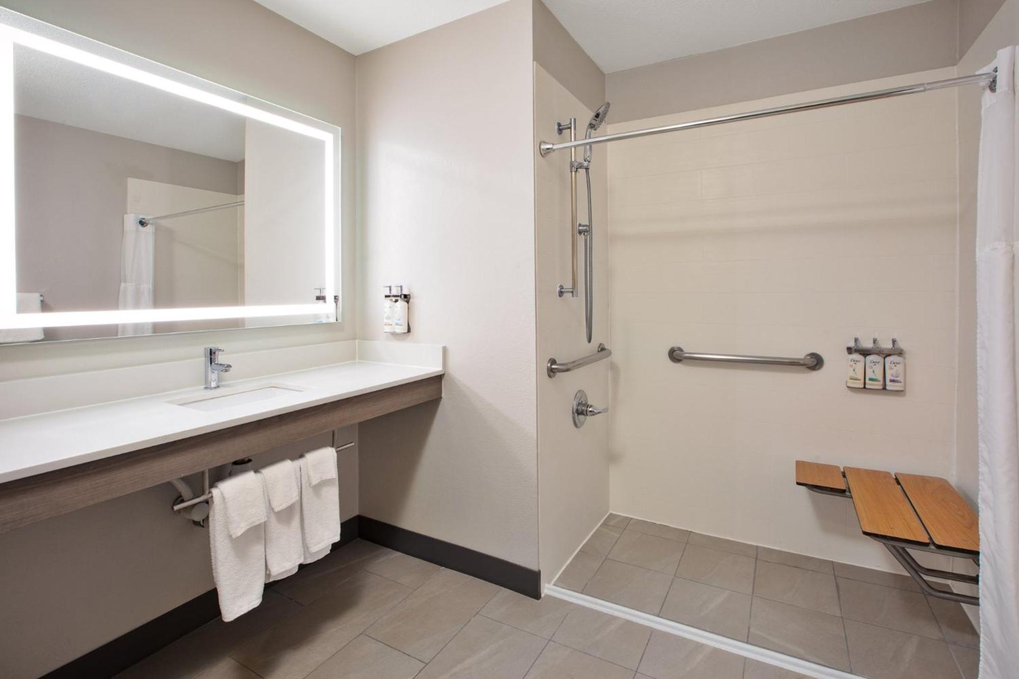 Holiday Inn Express Fremont By Ihg Екстериор снимка