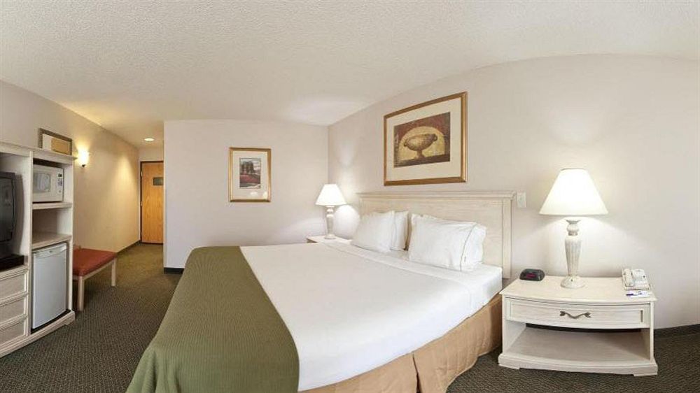 Holiday Inn Express Fremont By Ihg Екстериор снимка